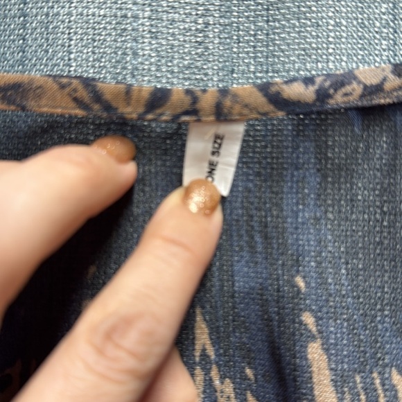 Beautiful shall jewelled one size fits most - Picture 6 of 8